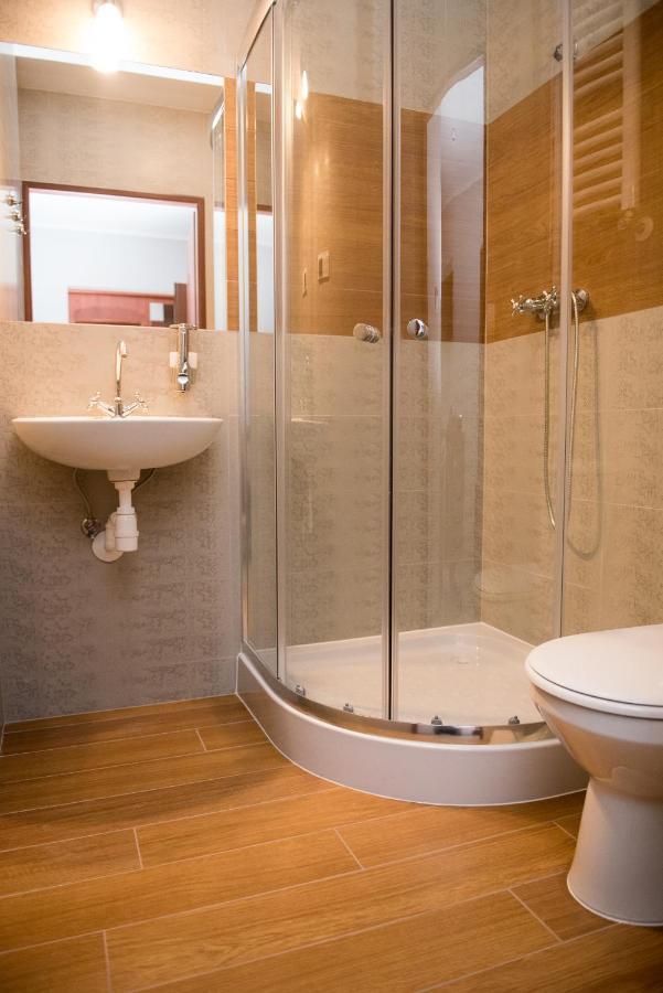Geris Aparthotel Częstochowa Buitenkant foto